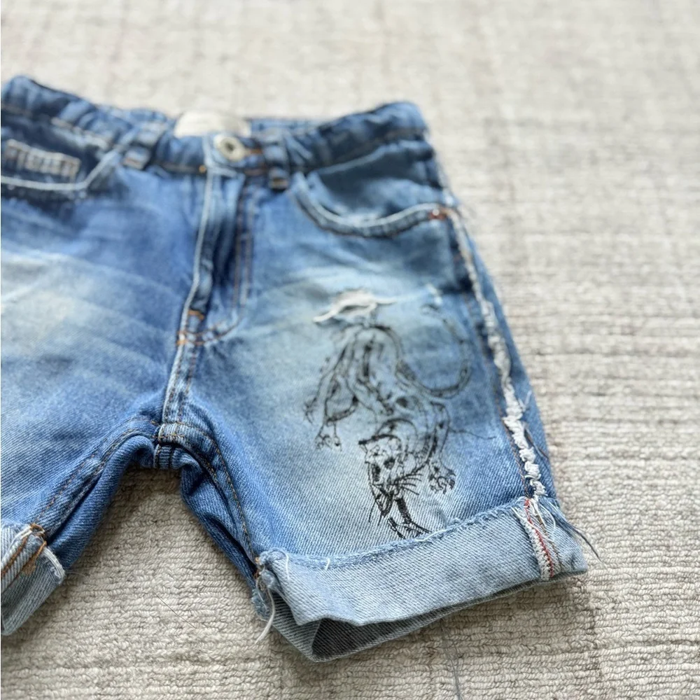Zara Kids Girls 7 Blue Distressed Denim Lioness Hear me Roar Embroidered Shorts